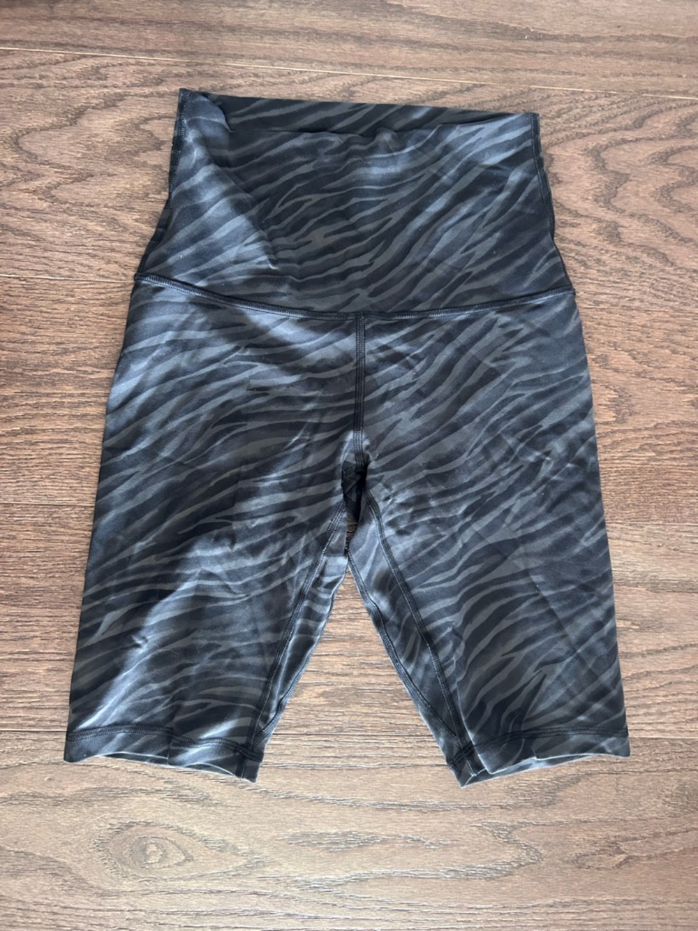 Lululemon Size 6 Align HR Shorts 10"